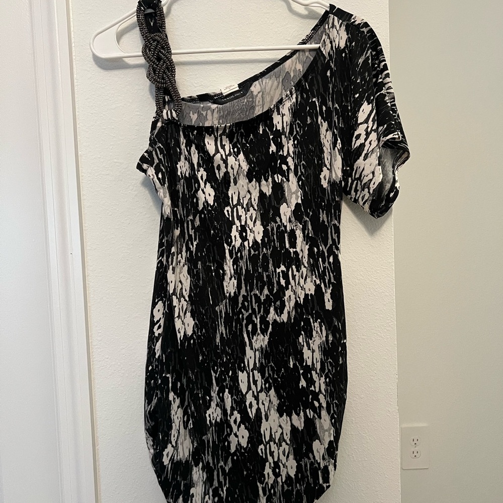 Black and White One-Shoulder Dress